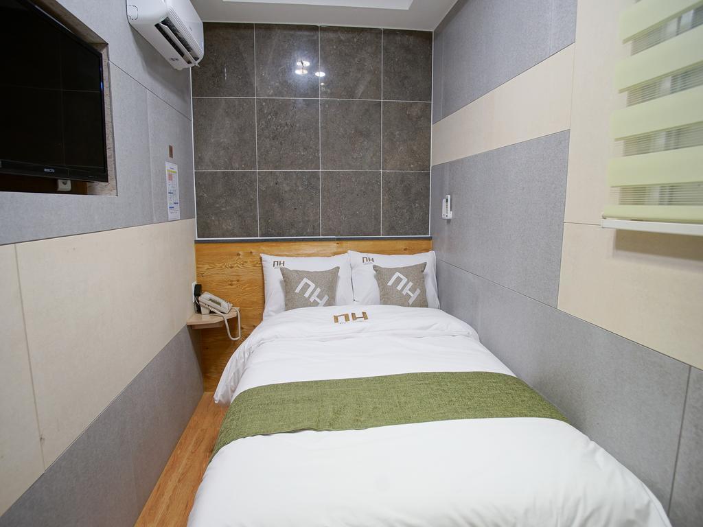 D.H Sinchon Guesthouse Seúl Exterior foto