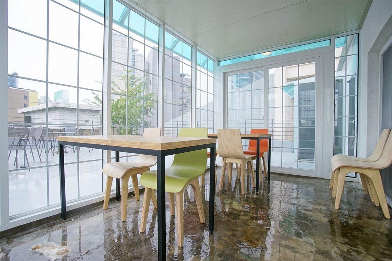 D.H Sinchon Guesthouse Seúl Exterior foto