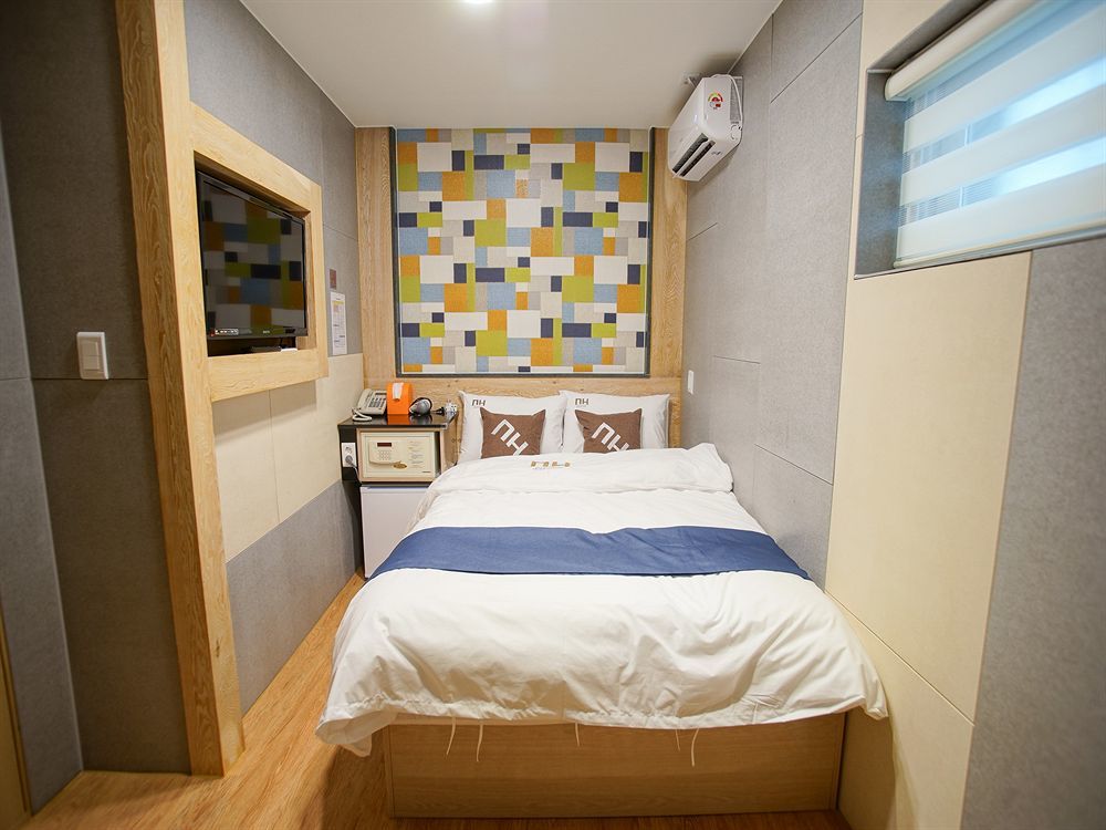 D.H Sinchon Guesthouse Seúl Exterior foto