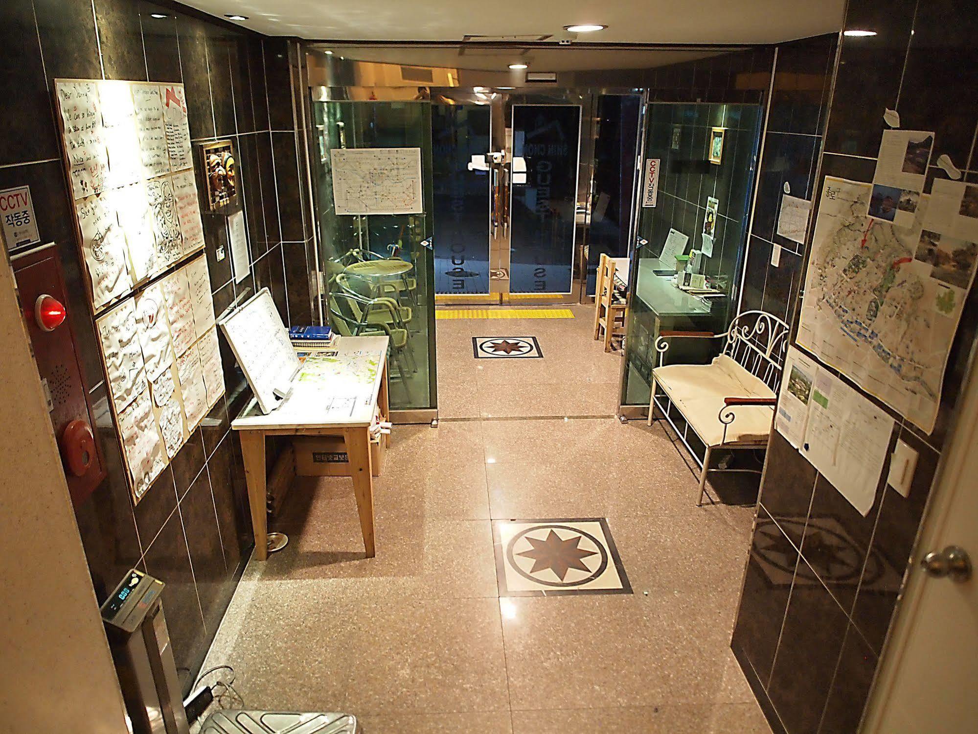 D.H Sinchon Guesthouse Seúl Exterior foto