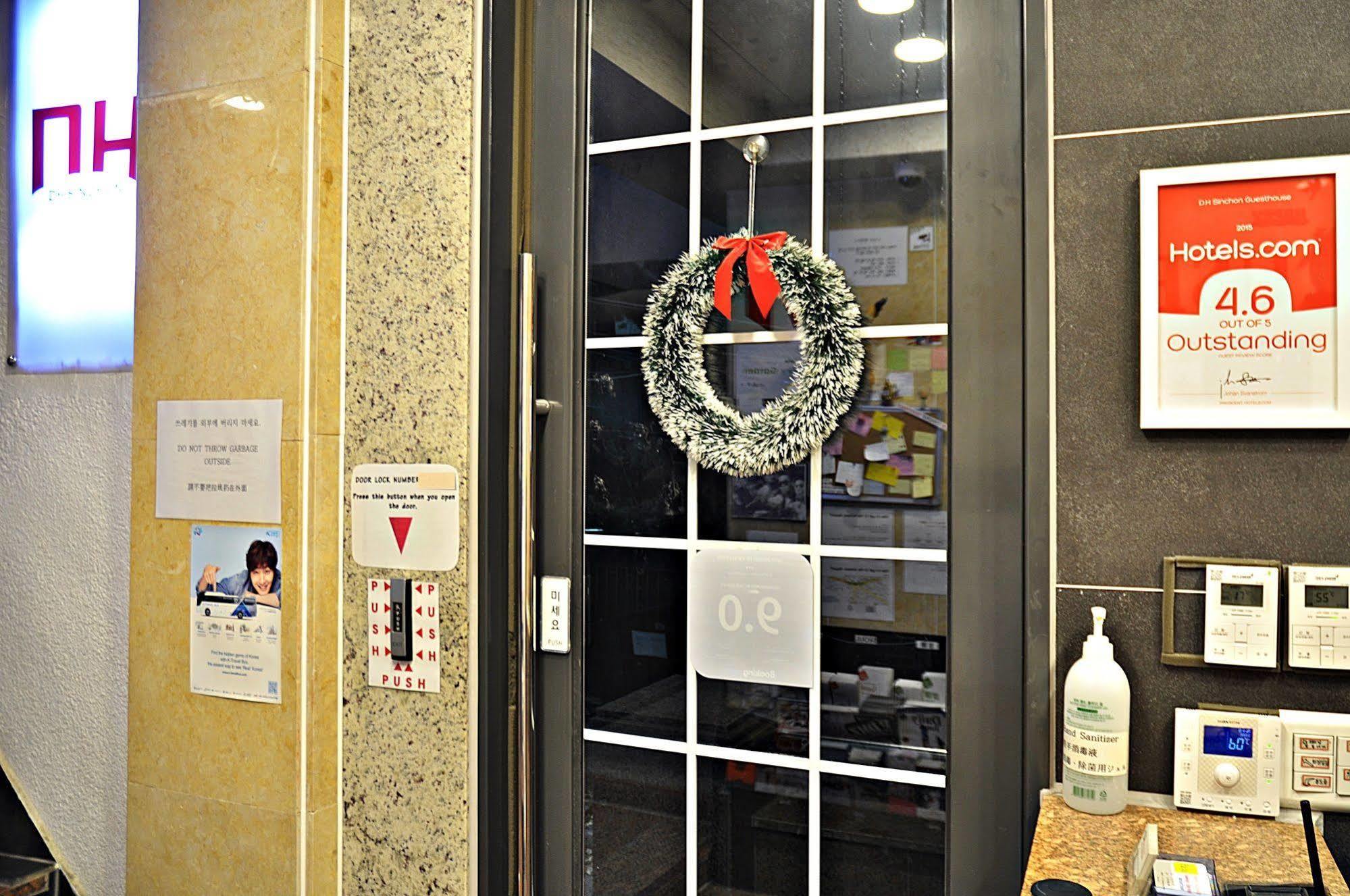 D.H Sinchon Guesthouse Seúl Exterior foto